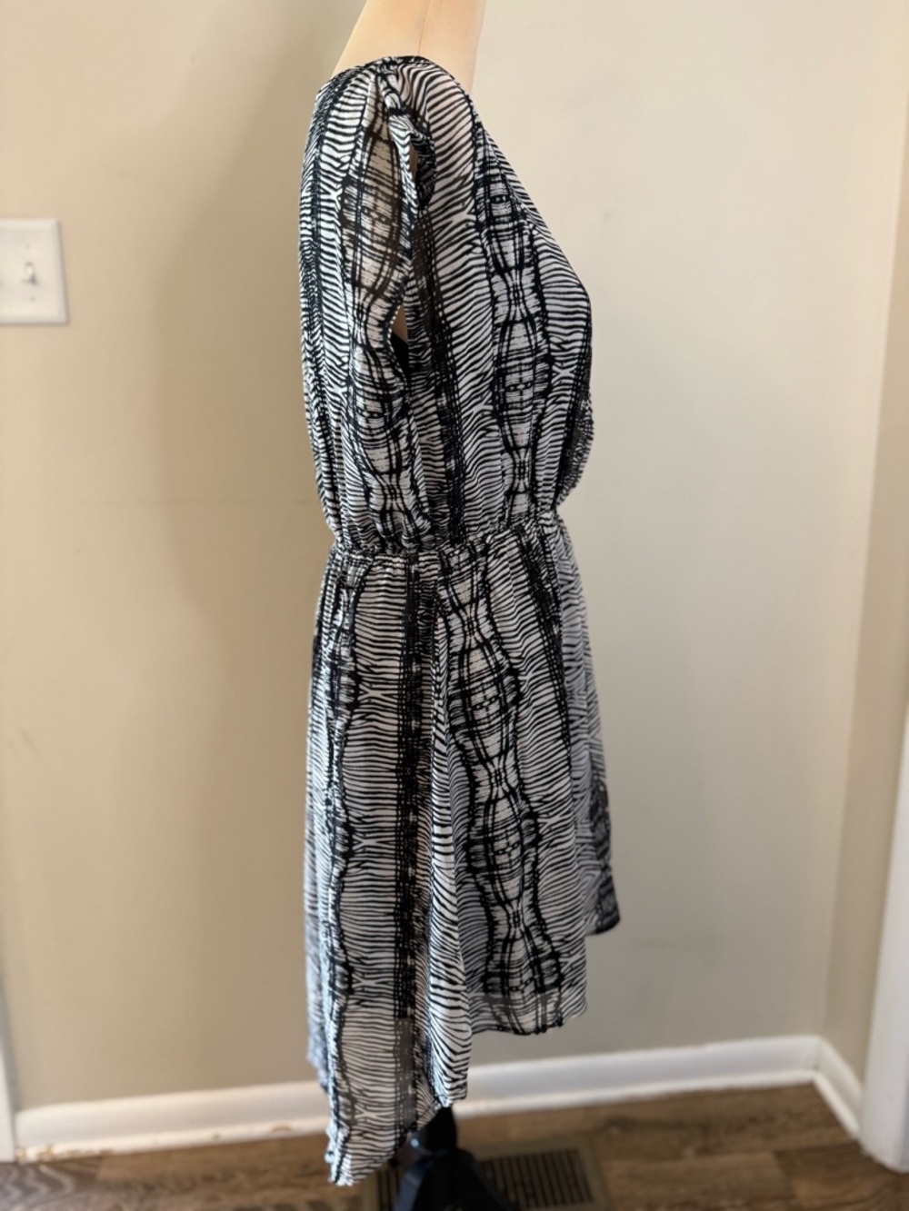 Nine Bird black & white mini dress abstract stripes cap sleeves SZ LG - Picture 2 of 13